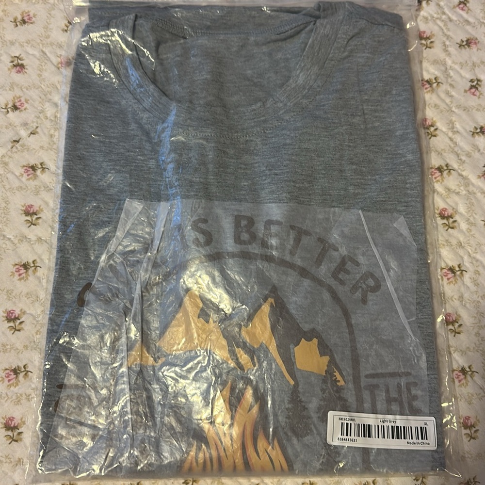 🆕 Women’s Graphic Tshirt - Picture 4 of 5